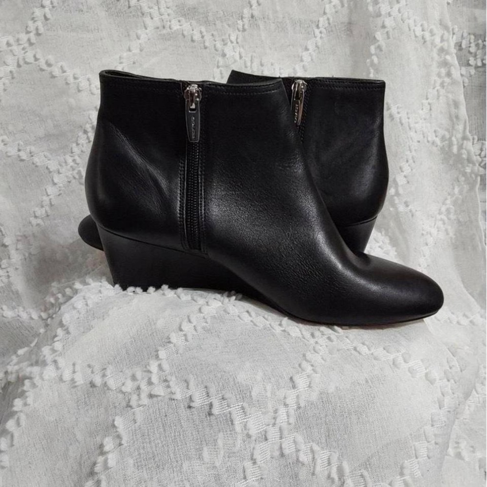 Coach Black Leather Wedge Ankle Boots Side Zip Almond Toe Womens Size 8